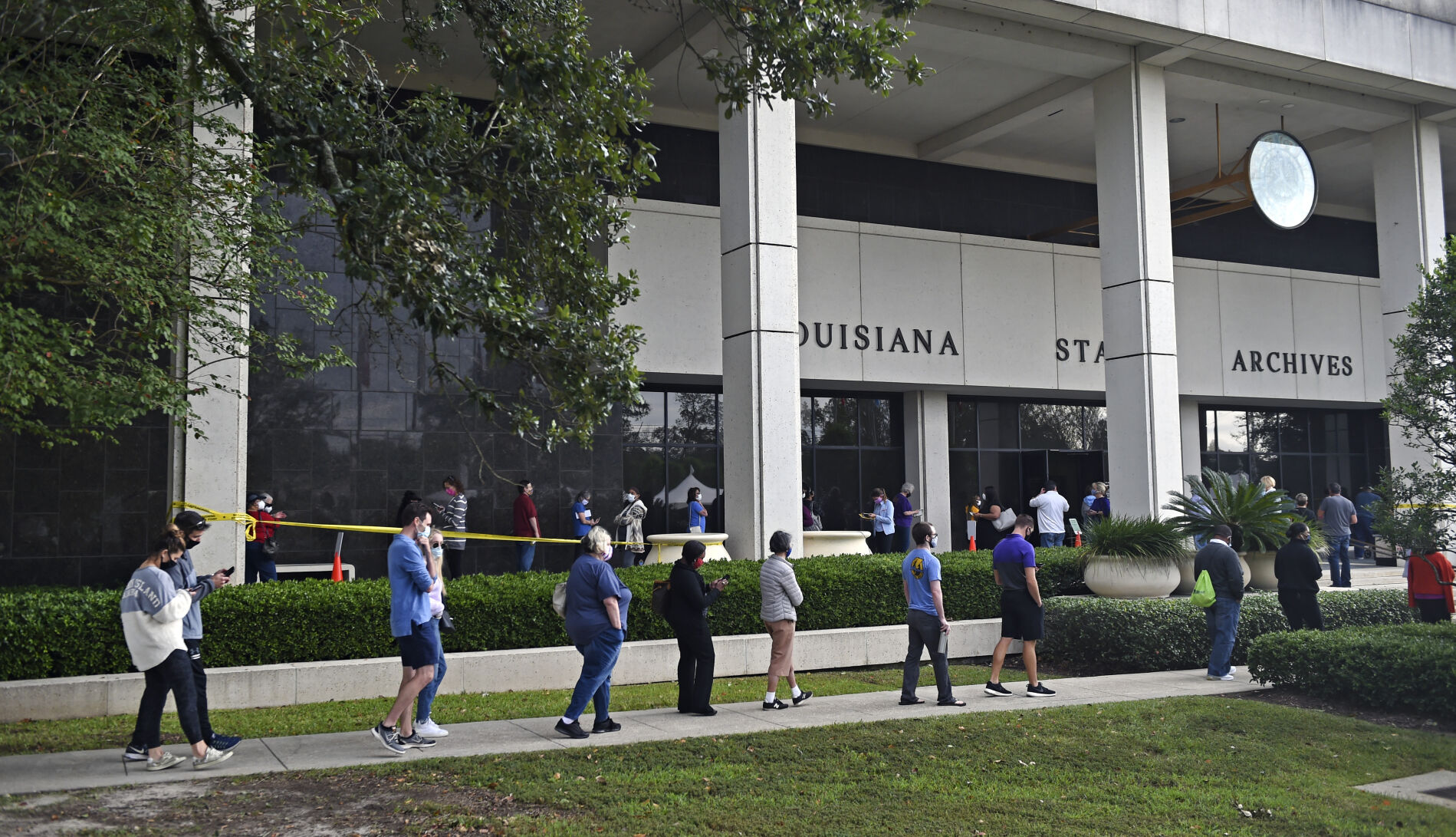 BR.earlyvoting.101720 HS 390.JPG